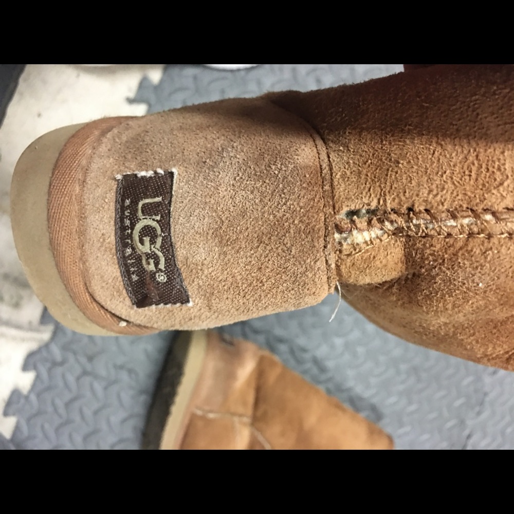 Ugh Boots Size 9 - image 3